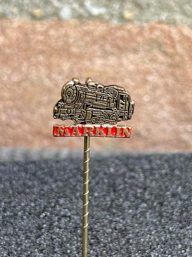 Märklin rood, Verzamelen, Speldjes, Pins en Buttons, Ophalen of Verzenden, Gebruikt, Transport, Speldje of Pin