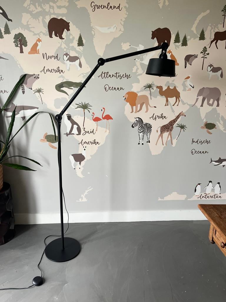 Tonone Bolt Floor lamp - Zwart, Made in Holland, Huis en Inrichting, Lampen | Vloerlampen, Zo goed als nieuw, 150 tot 200 cm, Metaal
