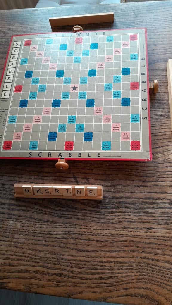 Scrabble Bordspel - Klassieker!, Mattel, Vijf spelers of meer, Ophalen of Verzenden, Zo goed als nieuw