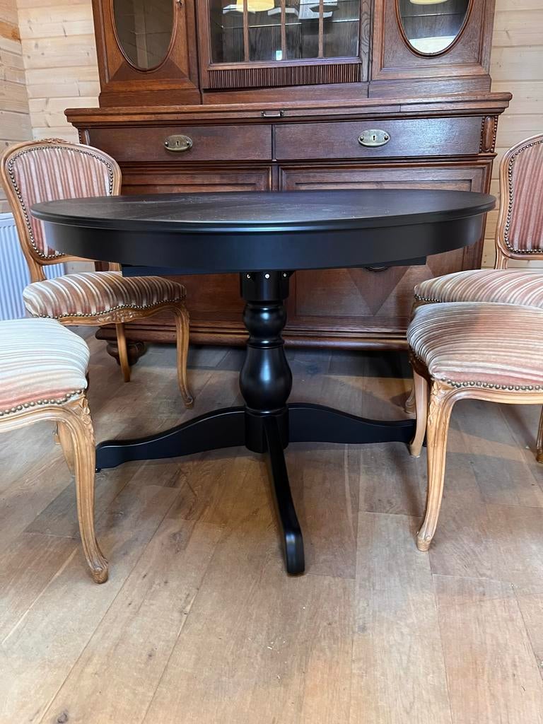 IKEA eettafel uitschuifbaar rond zwart (nieuwstaat), Huis en Inrichting, Tafels | Eettafels, Zo goed als nieuw, 100 tot 150 cm