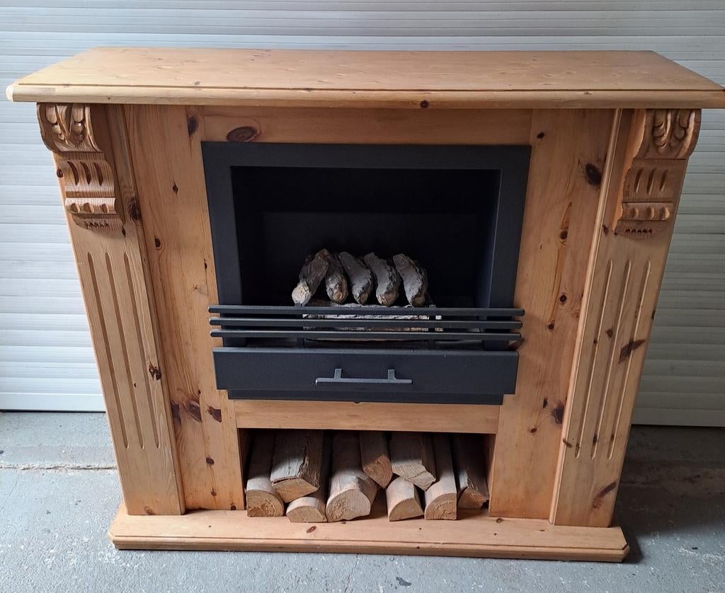 Houten schouw met gelhaard. Gezellige,, Huis en Inrichting, Haarden, Ophalen, Vrijstaande haard, Gelhaard