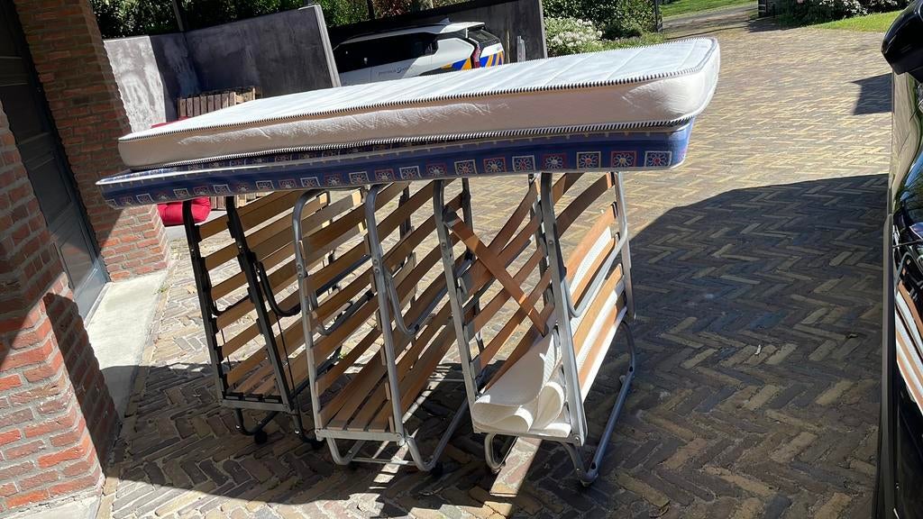 Opklapbed verrijdbaar met wielen 3 stuks met 2 matras gratis, Ophalen, Eenpersoons, Zo goed als nieuw, 80 cm