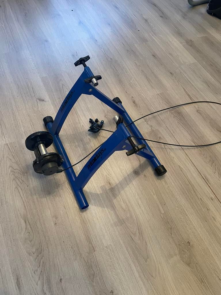 Fietstrainer voor binnen – Relaxdays – weerstandsregelaar, Sport en Fitness, Wielrennen, Ophalen of Verzenden, Zo goed als nieuw