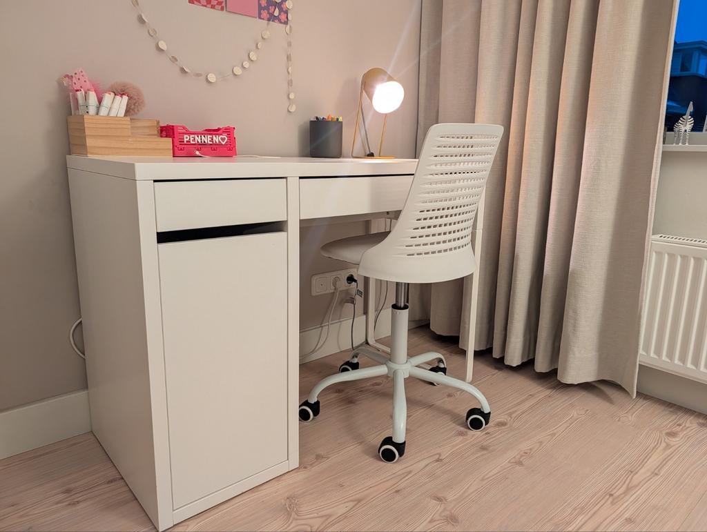 IKEA Bureau Micke - Wit en gratis bureaustoel, Ophalen, Opbergruimte, Gebruikt, Spaanplaat of MDF