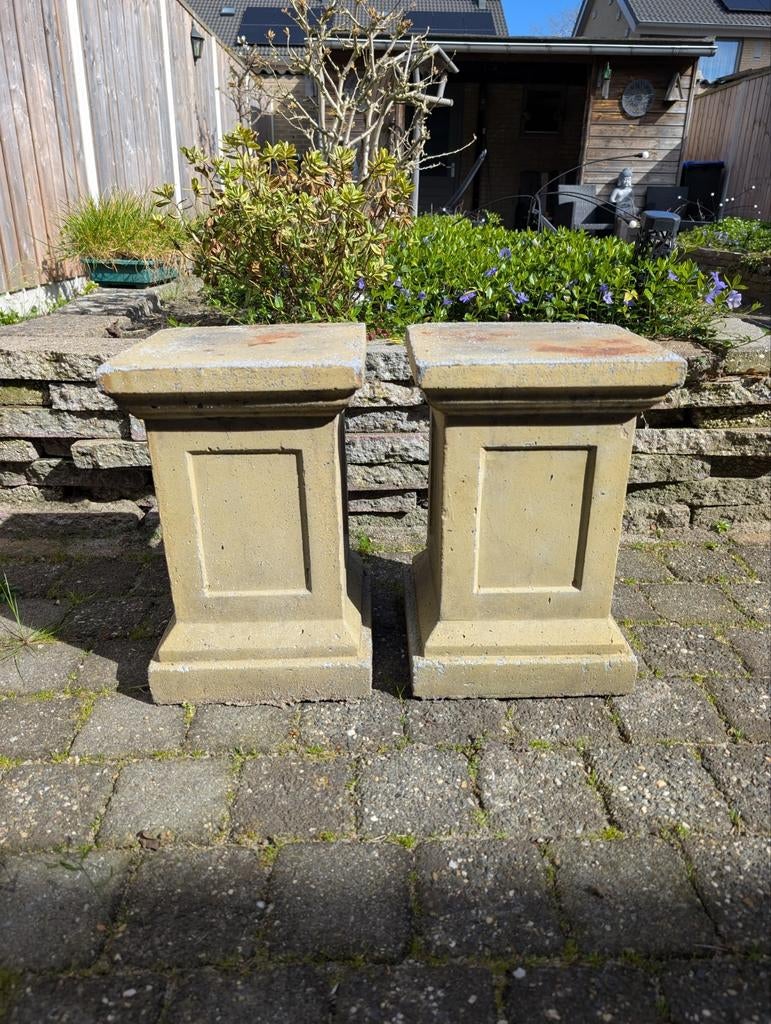 Twee stenen zuilen sokkels, Ophalen of Verzenden, Gebruikt