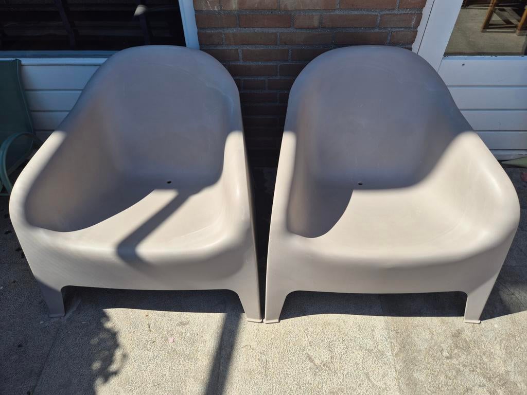 IKEA Skarpö fauteuils 2 stuks - lichtgrijs/taupe, stapelbaar, Tuin en Terras, Tuinstoelen, Ophalen, Gebruikt, Kunststof, Stapelbaar