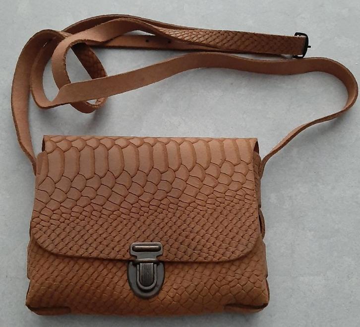 Leren cross- body tasje, merk Elvi., Sieraden, Tassen en Uiterlijk, Tassen | Schoudertassen, Leer, Ophalen of Verzenden