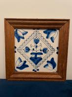 Harlinger Aardewerk | tegel Driebloem in kwadraat | 20e eeuw, Ophalen of Verzenden