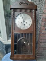 Wandklok, merk onbekend, in goedwerkende staat, Antiek en Kunst, Ophalen