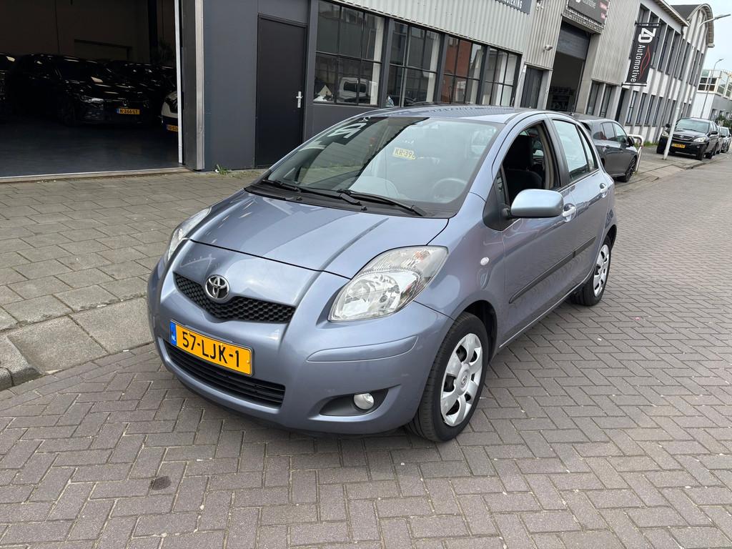 Toyota Yaris 1.3 VVTi Aspiration Automaat, Auto's, Toyota, 101 pk, 750 kg, 4 cilinders, Blauw