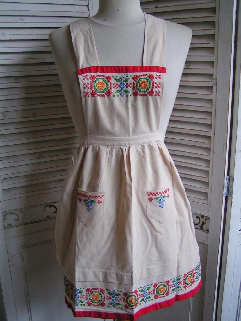 handgeborduurd schort nr XX 261, Verzenden