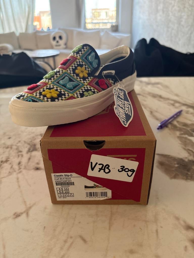 Nieuwe Vans Slip-On bloemen patchwork maat 36 – met doos, Ophalen of Verzenden, Zo goed als nieuw, Zwart, Sneakers of Gympen