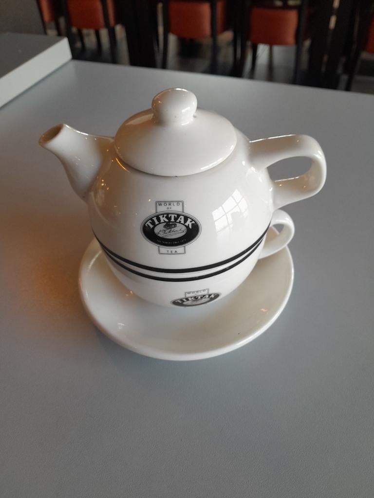 6x theepotjes met kopjes tiktak, Huis en Inrichting, Keuken | Servies, Overige typen, Ophalen of Verzenden, Zo goed als nieuw