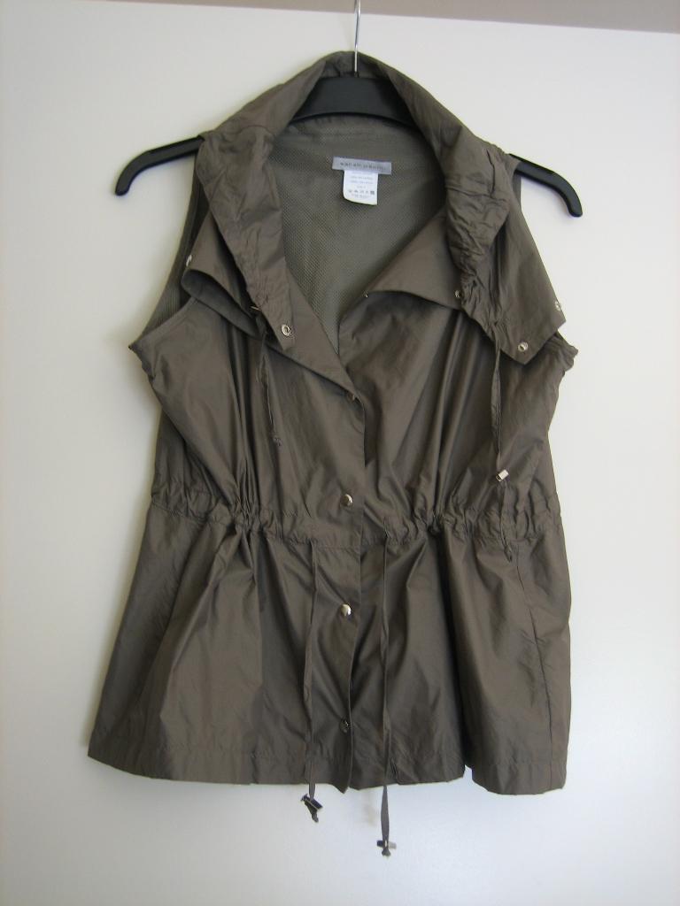 Zeer mooi kaki-kleurig hes SARAH PACINI, maat 1 snazzeys, Maat 38/40 (M), Verzenden, Sarah Pacini, Nieuw