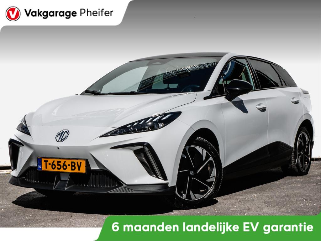 MG Mg4 electric Luxury 64 kWh Warmtepomp/ Stuur+stoelverwarm, Auto's, MG, Automaat, Achterwielaandrijving, Gebruikt, Zwart