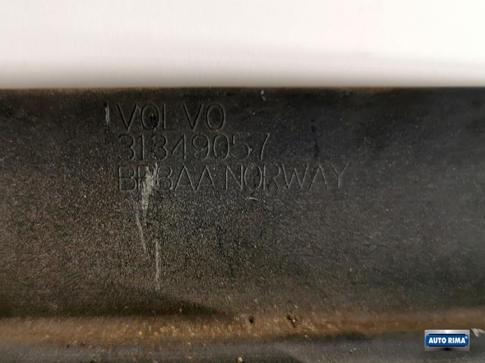 Bumperframe voor van een Volvo V60, Gebruikt, -, -, Ophalen of Verzenden