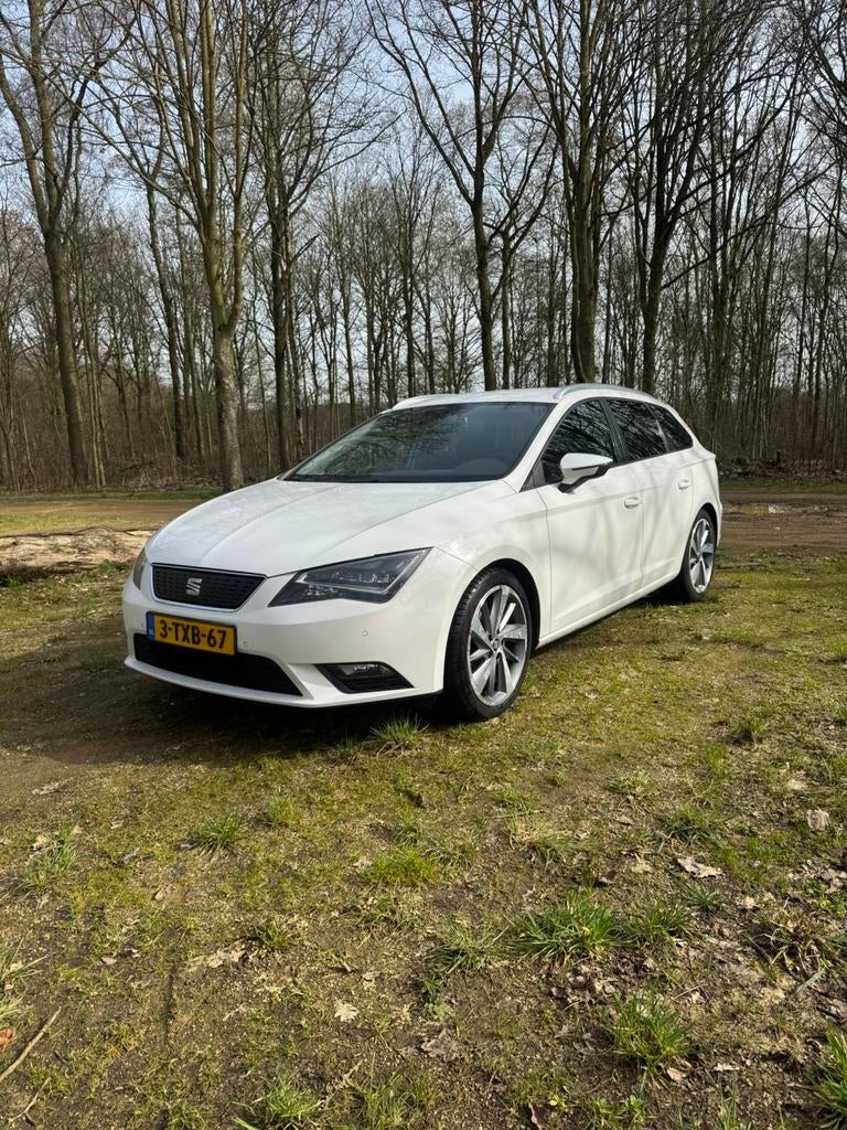 Seat Leon 1.6 TDI 110pk 2014 Wit, Auto's, Seat, Voorwielaandrijving, 4 cilinders, Leon, Wit