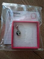 Nieuwe Zilverkleurige Bedel met Swarovski Elementen, Nieuw, 1 bedel, Ophalen, Overige merken