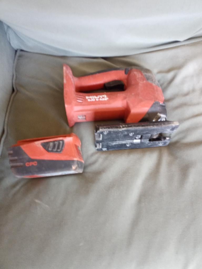 Hilti decoupeer zaag, Doe-het-zelf en Verbouw, Gereedschap | Zaagmachines, Gebruikt, 1200 watt of meer, Decoupeerzaag, 70 mm of meer