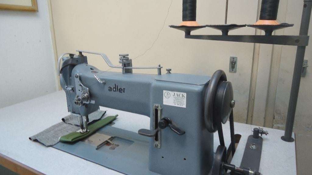 Industrie Naaimachine Adler 2 Voudig transport, Ophalen of Verzenden, Naaimachine, Industrieel, Gebruikt