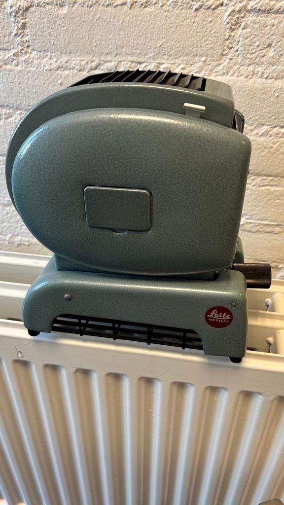 Prado Leitz Hektor 1:25/150 diaprojector, Ophalen, Gebruikt, Met scherm