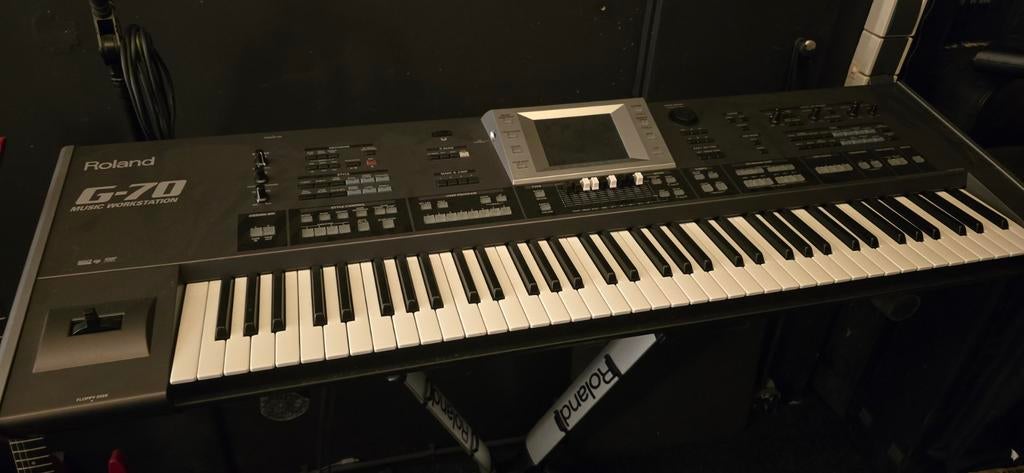 Roland G-70 + ROLAND V-STAND ULTIMATE, Muziek en Instrumenten, Ophalen, Gebruikt, Roland, Met standaard