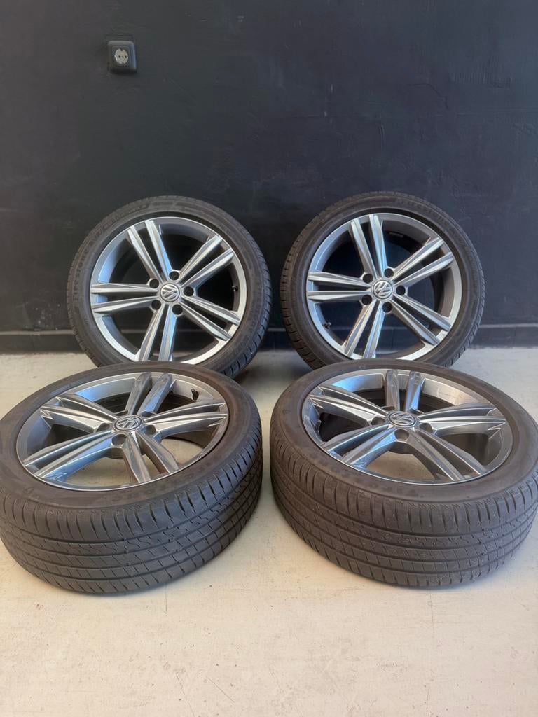 Originele VW 17 inch velgen + Firestone banden 225/45/17, Ophalen, Gebruikt, Banden en Velgen, 17 inch