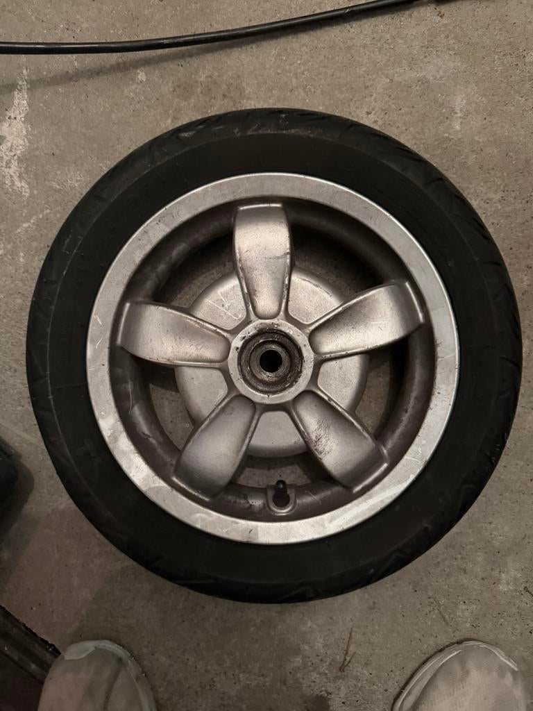 Vespa primavera velg met lekke band, Motoren, Tuning en Styling, Ophalen