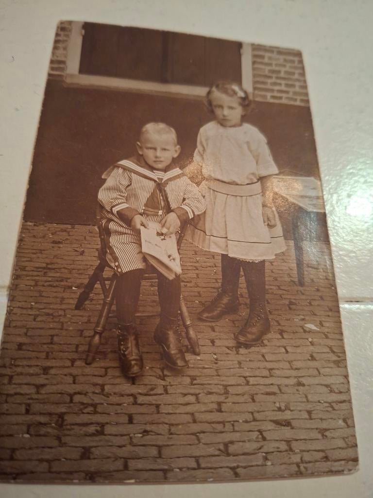 heel oude foto van 2 kinderen, Gebruikt, Foto, Ophalen of Verzenden, Voor 1940