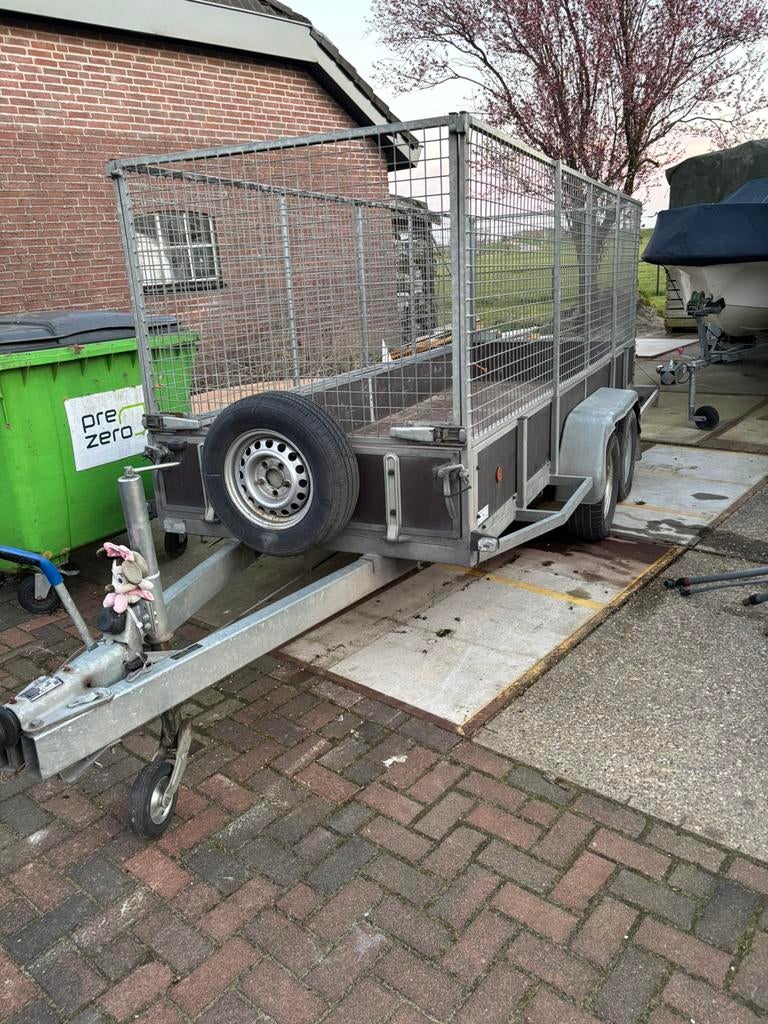 Tandemas/schamel aanhanger met loof rekken. 2000kg, Ophalen, Zo goed als nieuw