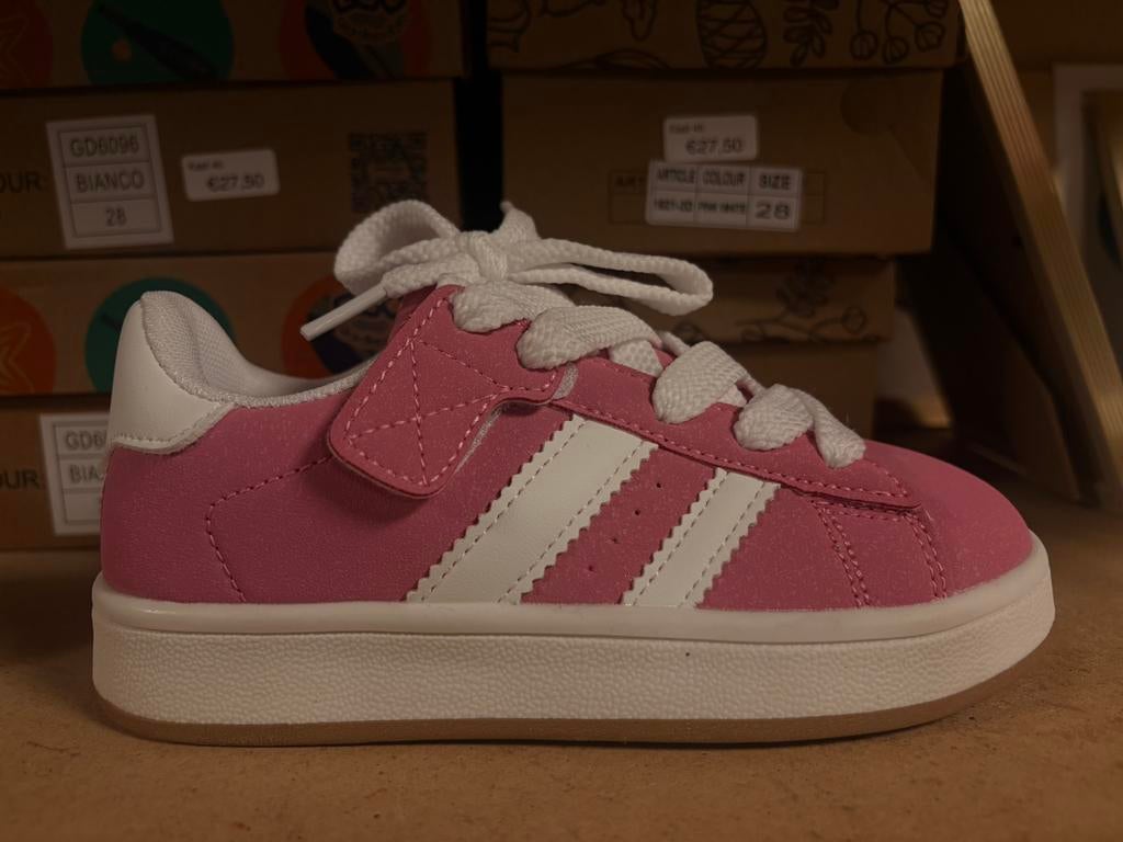Kinder schoenen nieuw kleine maten, Kinderen en Baby's, Kinderkleding | Schoenen en Sokken, Ophalen of Verzenden, Zo goed als nieuw