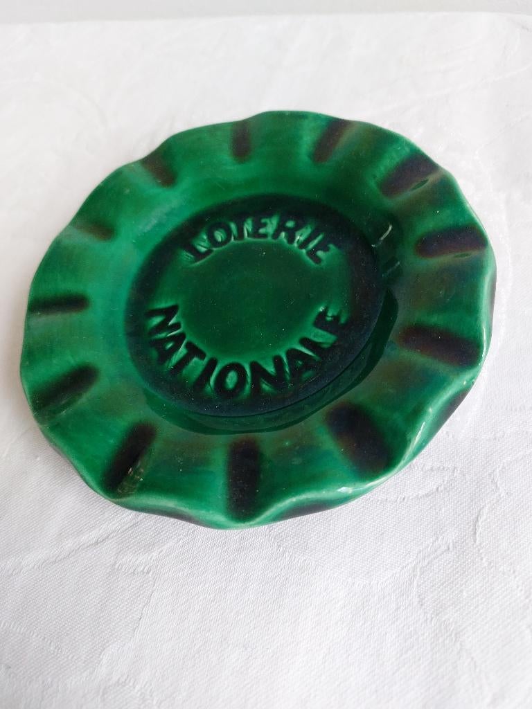 vintage Franse Loterie Nationale asbak Emerald groen glazuur, Antiek en Kunst, Antiek | Keramiek en Aardewerk, Ophalen