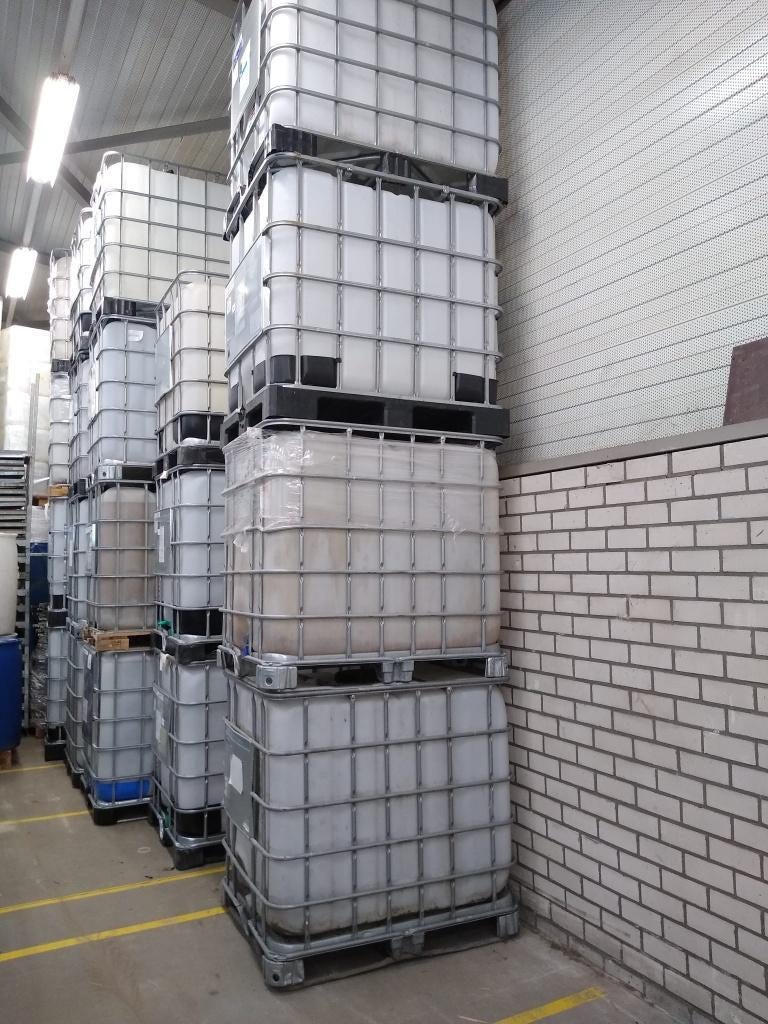 IBC containers 1000 liter, Tuin en Terras, Regentonnen, Kunststof, Gebruikt, Met kraantje, 150 liter of meer