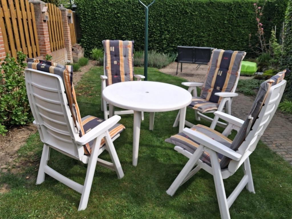Tuintafel,  stoelen en kussens, Ophalen, Gebruikt