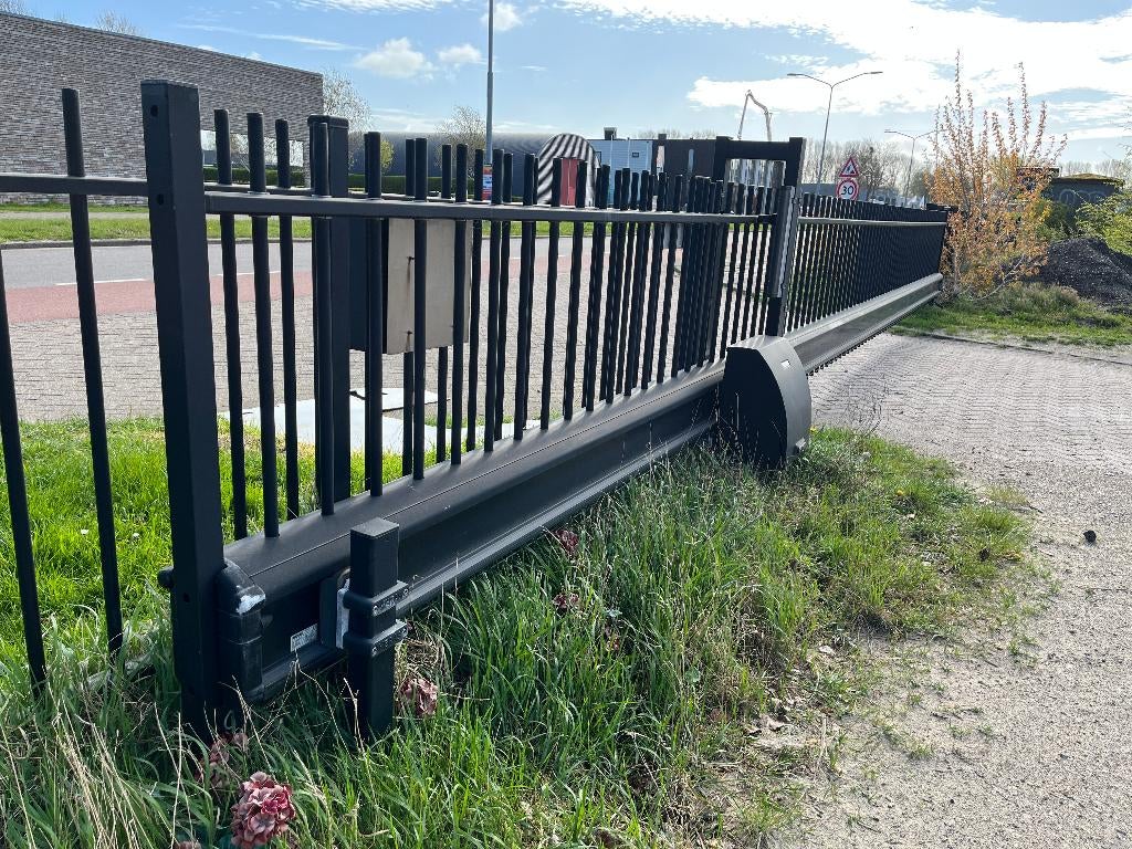 Schuifpoort HERAS 120 cm hoog 8 meter doorgang - electrisch, Ophalen, Gebruikt, IJzer, Spijlenhekwerk