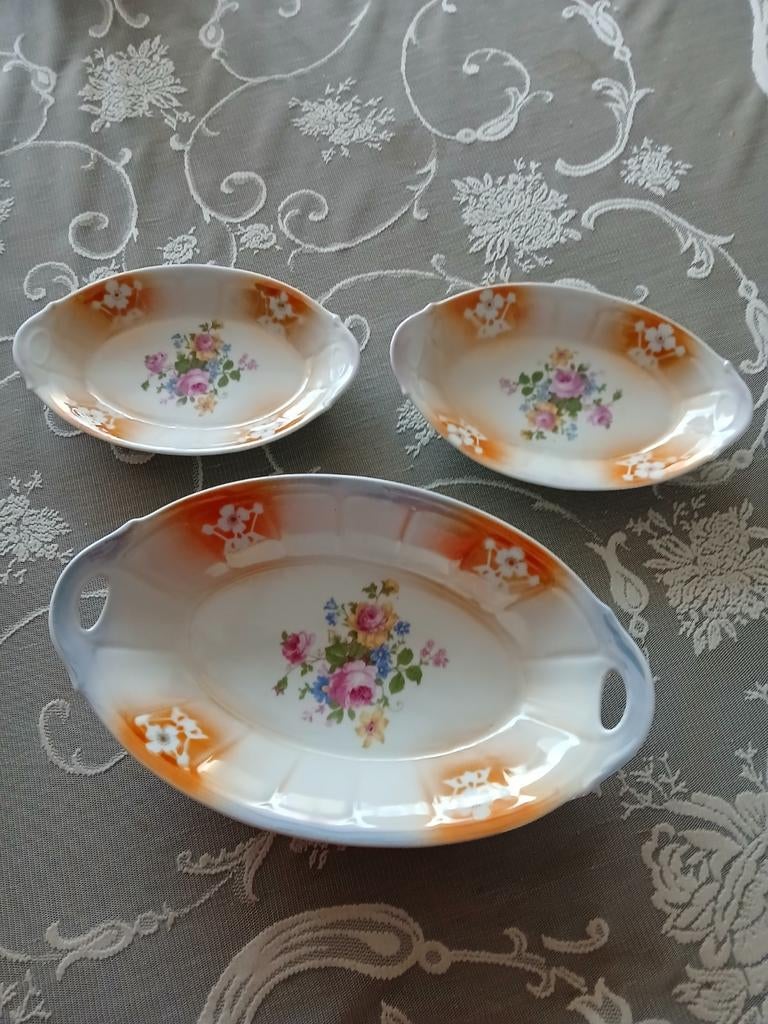 Antieke broodschaal en 2 vleesschaaltjes, Ophalen of Verzenden