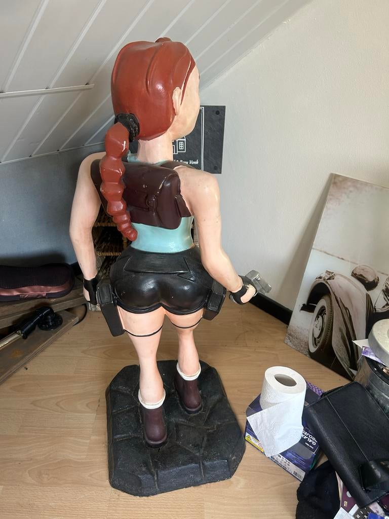 Groot beeld van Lara Croft - Tomb Raider, Verzamelen, Poppetjes en Figuurtjes, Gebruikt, Ophalen of Verzenden