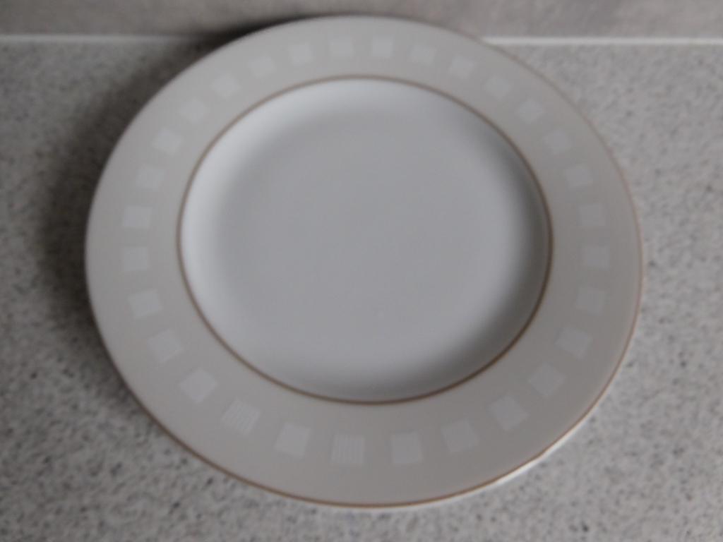 Bord 17 cm. Sahara Art & Design, Huis en Inrichting, Ophalen of Verzenden, Zo goed als nieuw, Bord(en), Overige stijlen