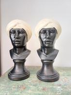 2 gesigneerde houten bustes van mannenhoofden, Antiek en Kunst, Kunst | Beelden en Houtsnijwerken, Ophalen of Verzenden