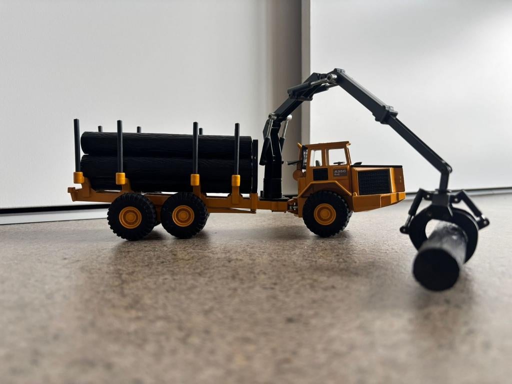 Volvo A25C A35C Houttransport Speelgoedmodel, Onbekend@voorbeeld.com, Ophalen of Verzenden, Zo goed als nieuw, Volvo