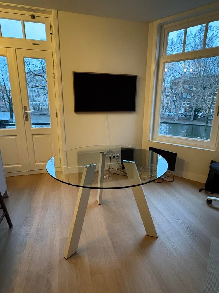 Kave Home Carib ronde tafel - glas en wit staal, 110 cm, Ophalen, Gebruikt, 100 tot 150 cm, Rond