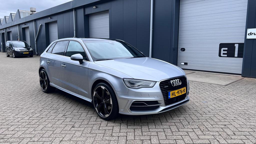 Audi A3 1.4 Tfsi 204pk E-tron Phev S Tronic 2015 Grijs, Auto's, Audi, 4 cilinders, Leder en Stof, 1395 cc, Dealer onderhouden