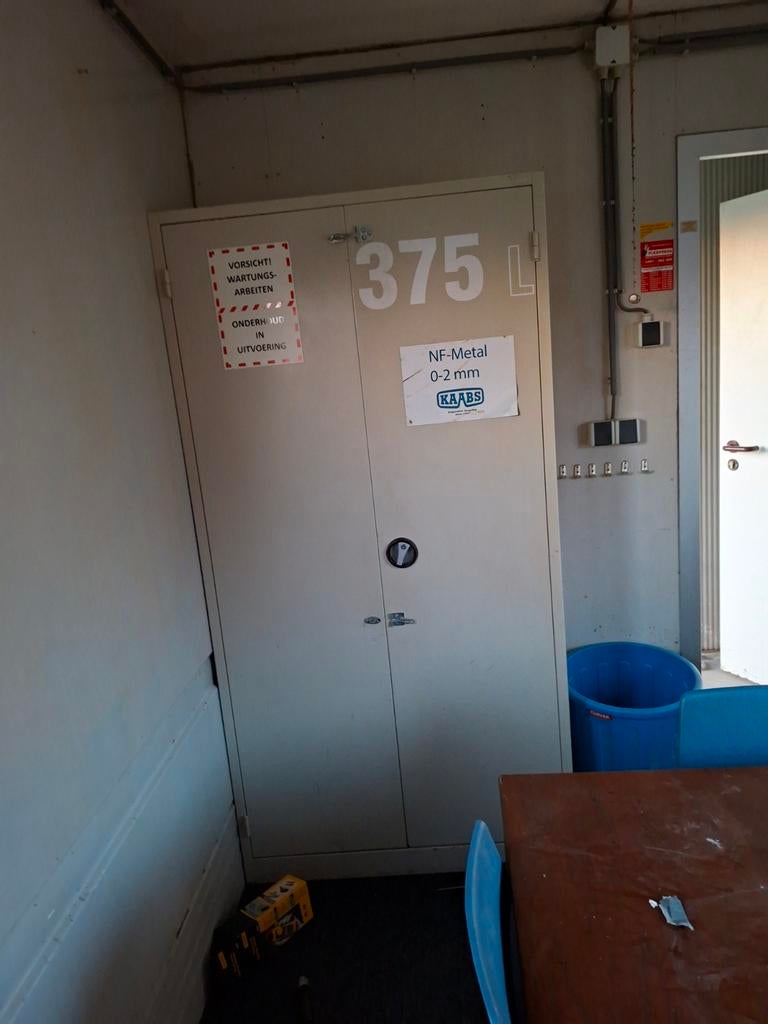 Grijze metalen archiefkast met twee deuren, Ophalen, 25 tot 50 cm, 50 tot 100 cm, 150 tot 200 cm