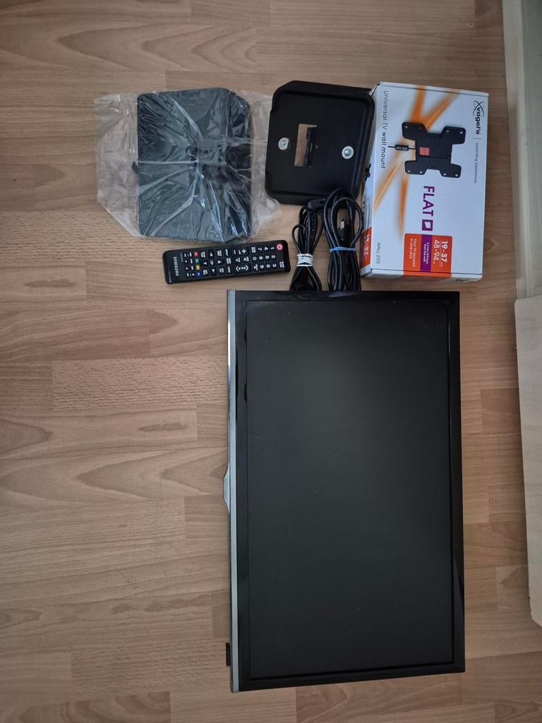 22" Samsung TV met wallmount en standaard, Audio, Tv en Foto, Televisies, 50 Hz, LCD, Ophalen of Verzenden, Zo goed als nieuw