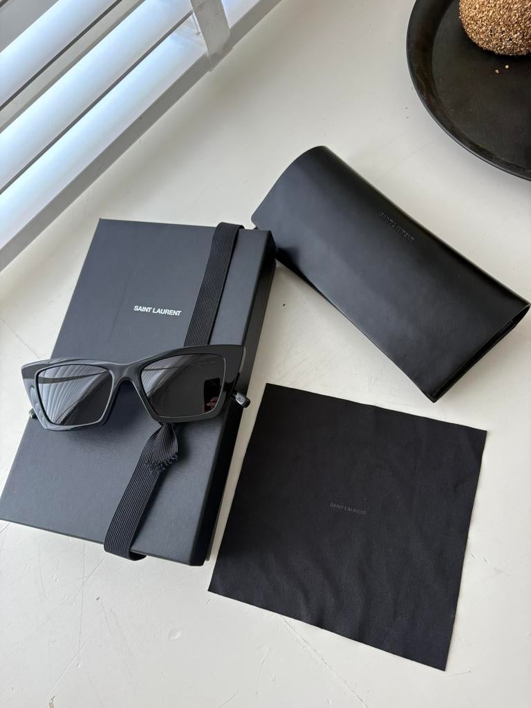Saint Laurent Mica zonnebril, Ophalen, Zo goed als nieuw, Zwart, Overige merken