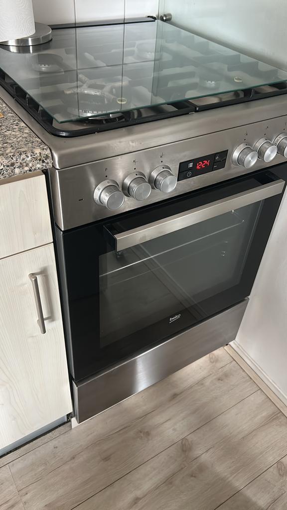 Beko fornuis, Witgoed en Apparatuur, Fornuizen, Zo goed als nieuw, Vrijstaand, Gas, 4 kookzones, 85 tot 90 cm, Grill, Ophalen