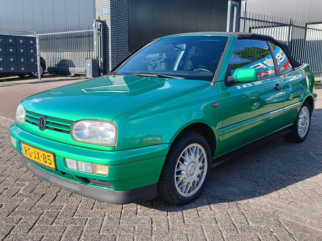 Volkswagen GOLF Cabriolet 1.8 Cabrio 15'' L.M.V Nw APK, Auto's, Voorwielaandrijving, Stof, Zwart, Cabriolet