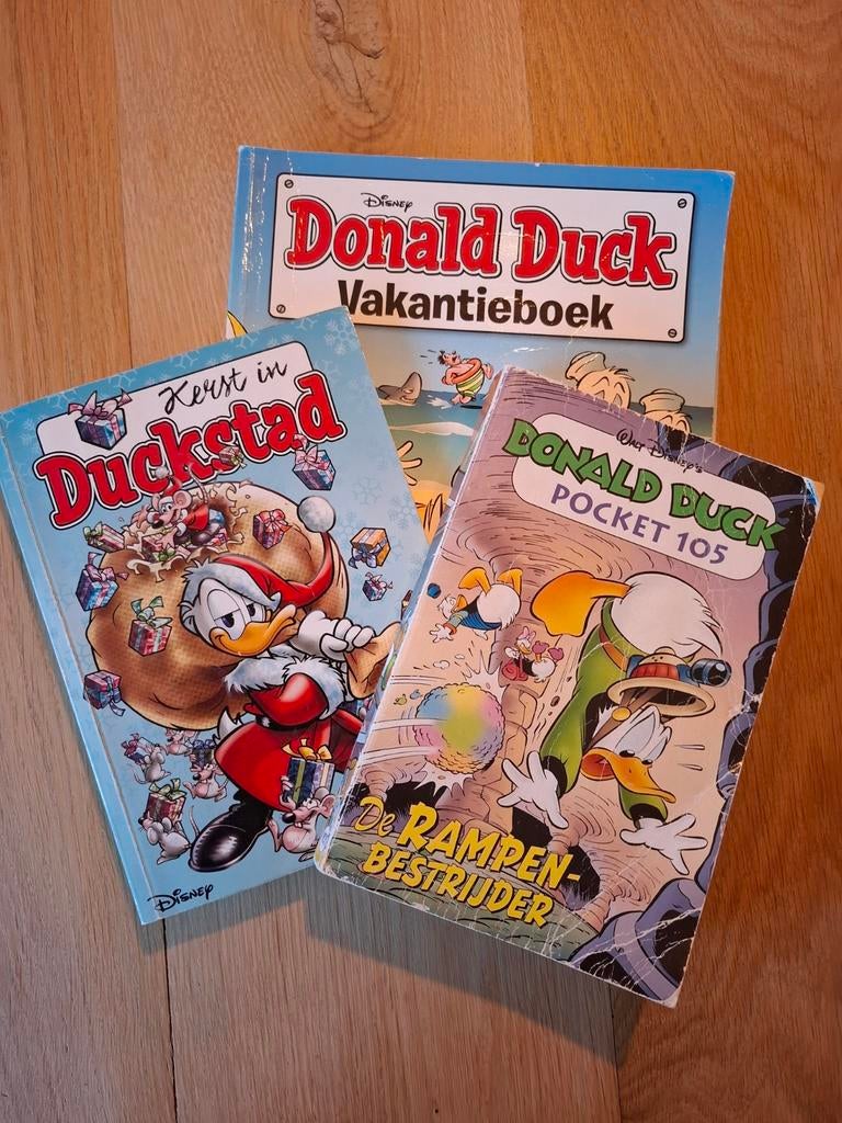 Donald Duck stripboeken: Vakantieboek, Kerst en Pocket 105, Boeken, Ophalen of Verzenden