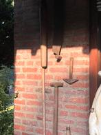 Diverse antieke landbouw werktuigen, Ophalen