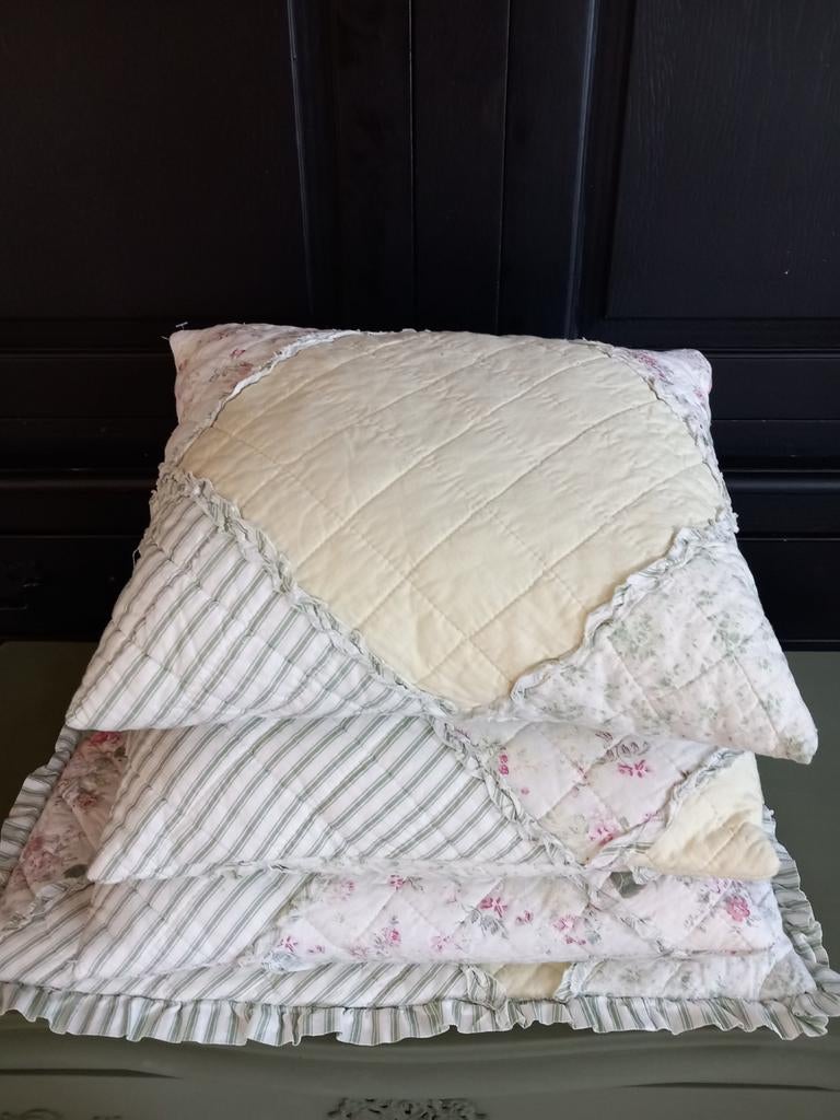 Set van 4 romantisch Patchwork Kussens met Bloemenprint, Ophalen of Verzenden, Gebruikt, Overige kleuren, Vierkant